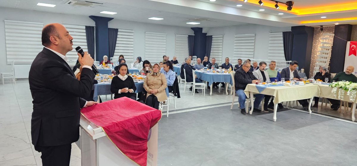 ***İL DİVAN TOPLANTIMIZ***

Osmaniye'de yoğun ziyaretlerle geçen günün ardından İl Divan Toplantısında, şubemizin yönetici kadrosu ile bir araya geldik.

Üniversite, Milli Eğitim ve sendikal gündeme dair gündemdeki onlarca konuyu istişare ettik, değerlendirdik. 

Açık ara