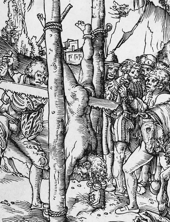 Arteymas_'s tweet photo. 🪓 Una muerte atroz por la fe...
Esta impactante imagen es un detalle de una antigua xilografía del siglo XVI, atribuida al artista Lucas Cranach el Viejo. Representa el martirio de Simón el Zelote, uno de los doce apóstoles de Jesús.

Según algunas tradiciones, Simón fue ejecutado de una forma brutal: aserrado por la mitad. Sí, literalmente.

Durante la Edad Media y el Renacimiento, escenas como esta eran comunes. No solo servían como homenaje a los mártires, también eran advertencias visuales: la fe verdadera podía llevar al extremo... incluso a morir de las formas más crueles imaginables.

La crudeza de esta escena no es casual. En esos tiempos, el arte no buscaba suavizar la realidad, sino conmover, impactar… y recordar el precio de la fe.