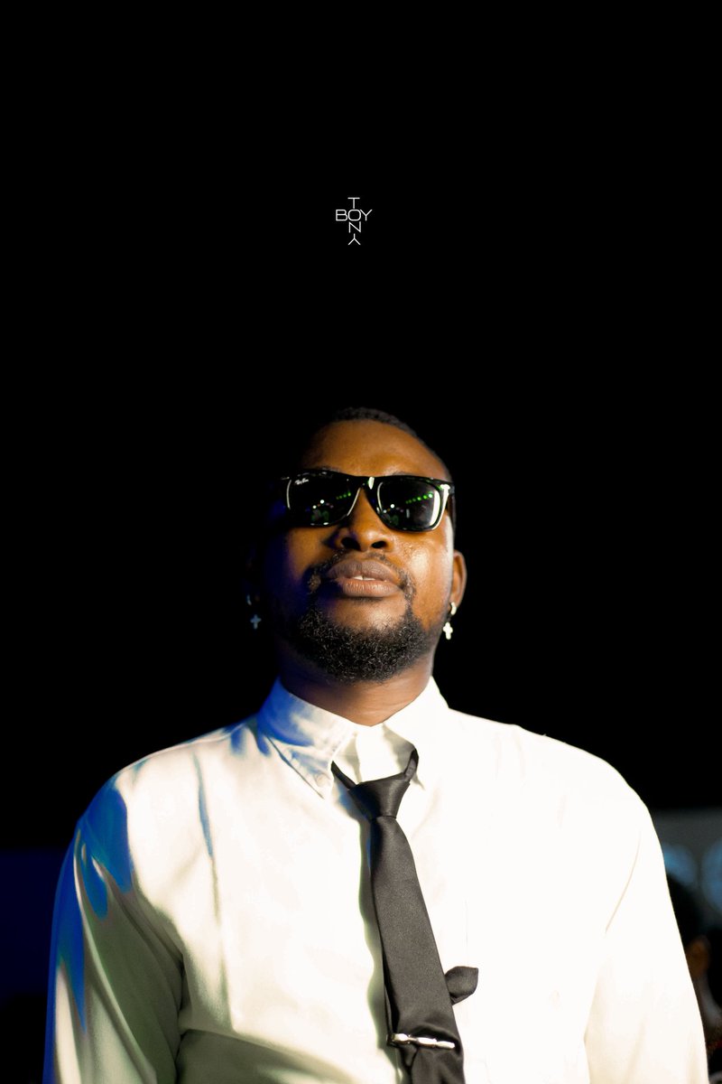 Pulled up to <a href="/vibesbarn/">THE BARN📢🏁</a> Y2K looking like <a href="/sugeknight/">Suge Knight</a>