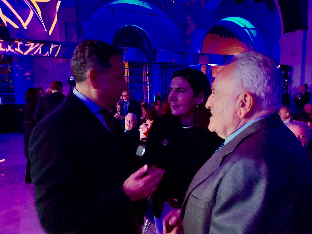 RicardoS2019's tweet photo. Enhorabuena a los galardonados con los #19Premios #Azvi reflejo de profesionalidad y dedicación en sus distintos sectores. De compromiso con la empresa.
Toda mi estima a la familia Contreras por su entrega y labor convirtiendo Sevilla en centro neurálgico internacional. https://t.co/5YNaQNXVSf