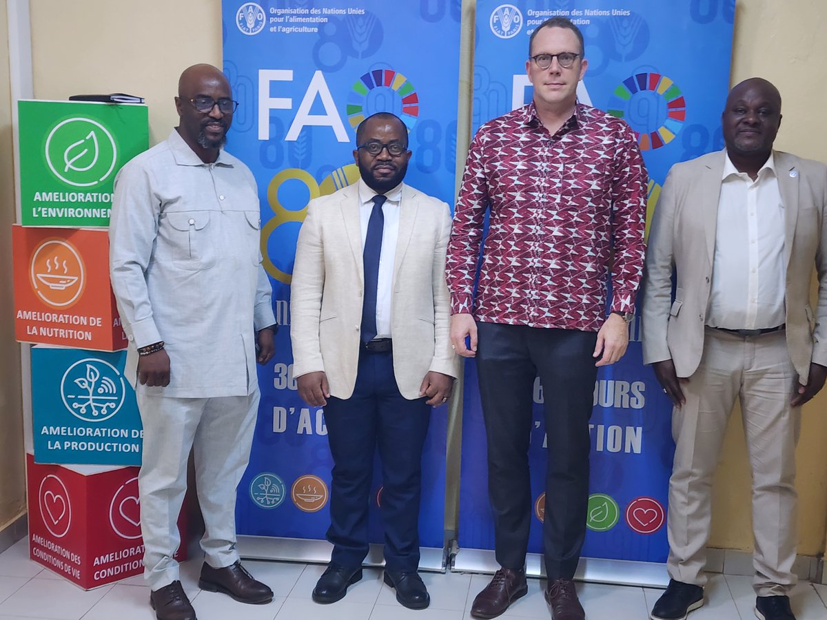 FAOBurkinaFaso's tweet image. #Coopération: le Représentant de la @FAOBurkinaFaso, a reçu ce jour, Son Excellence M. l’Ambassadeur du Royaume des Pays-Bas, Pieter Smidt Van Gelder.
Cette visite de courtoisie a permis d’échanger sur les perspectives de renforcement de la coopération entre les deux entités.
1/2
