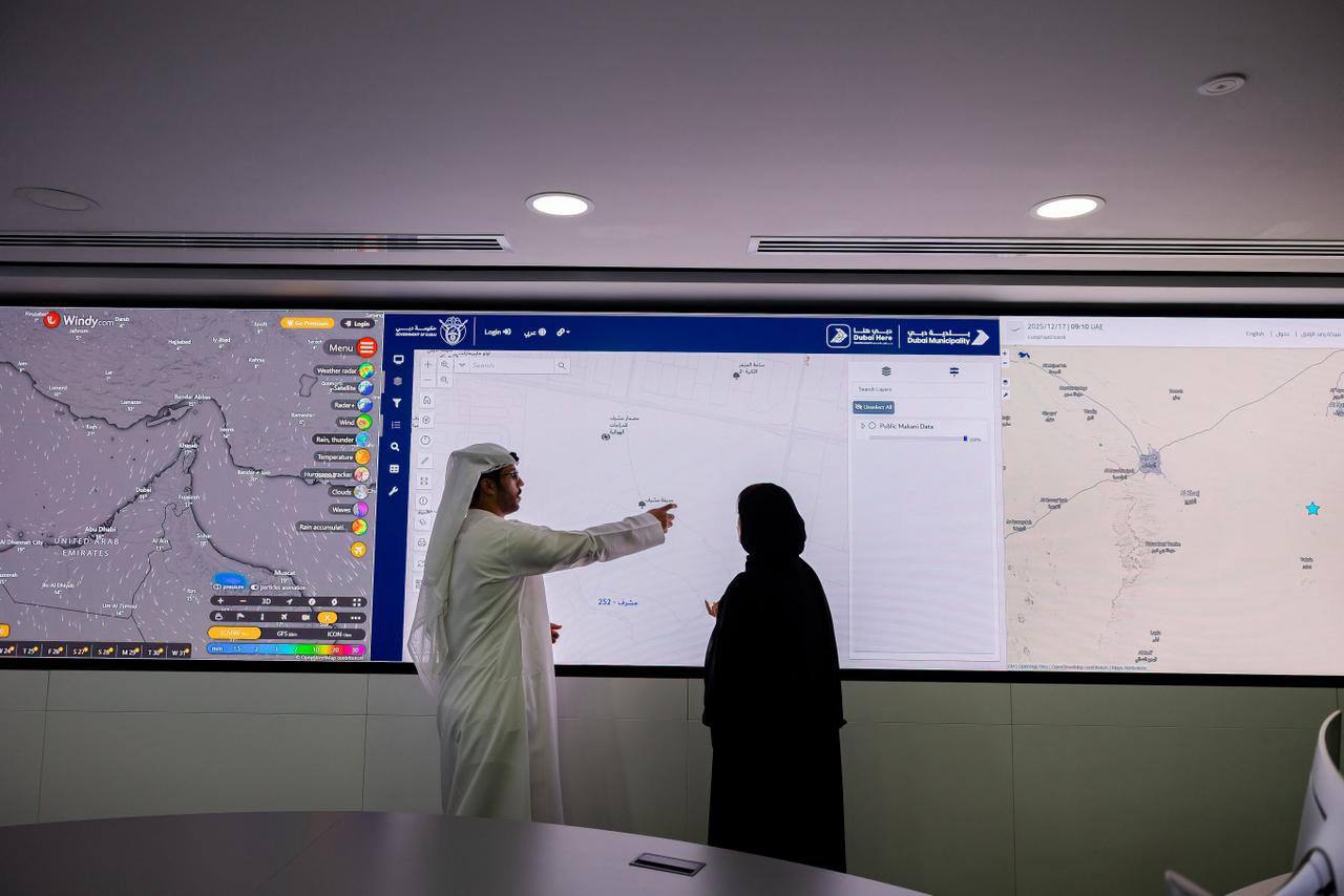 بلدية دبي تؤكد أنها تتابع الموقف عن كثب فيما يتعلق بتطورات الحالة الجوية التي تشهدها إمارة دبي ودولة الإمارات حالياً، وأن جميع الفرق تعمل على مدار الساعة لمعالجة آثار الأمطار. #مصدر_للأخبار 