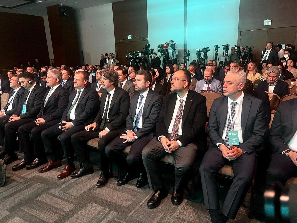 igiraysahin's tweet photo. Bugün Cumhurbaşkanlığı İletişim Başkanlığımız tarafından düzenlenen Türk Devletleri Dezenformasyonla Mücadele Forumu’nun açılışına katıldım. Forum nezdinde birbirinden değerli panelistleri dinleyerek Türk Dünyasının hedef olduğu dezenformasyon kampanyalarını ve mücadele kabiliyetlerimizi dinleme fırsatı buldum. Dilde, fikirde, işte birlik şiarıyla; Türk Devletleri Teşkilatı çatısı altında gerçeklik mücadelemizi sürdürme irademizi paylaştık. Cumhurbaşkanlığı İletişim Başkanlığı olarak, Türk Devletleriyle eşgüdüm ve işbirliği hâlinde faaliyetlerimize devam edeceğiz.