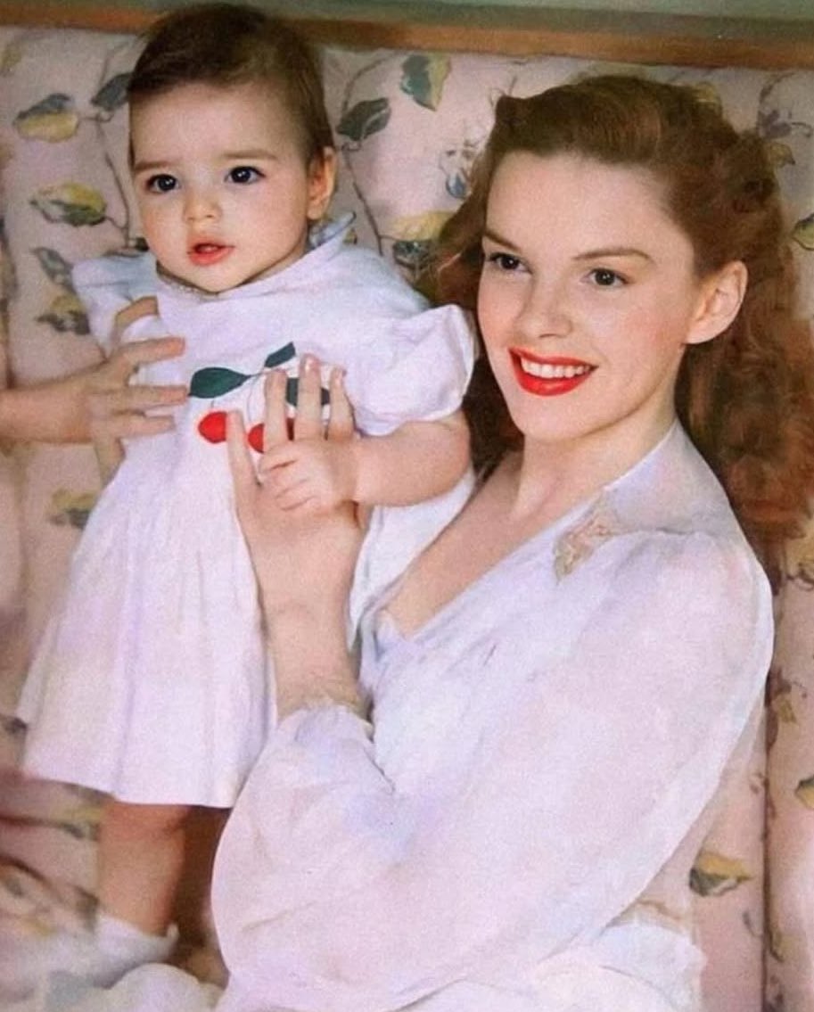Judy Garland and her daughter, Liza Minnelli in 1947

credit: historic