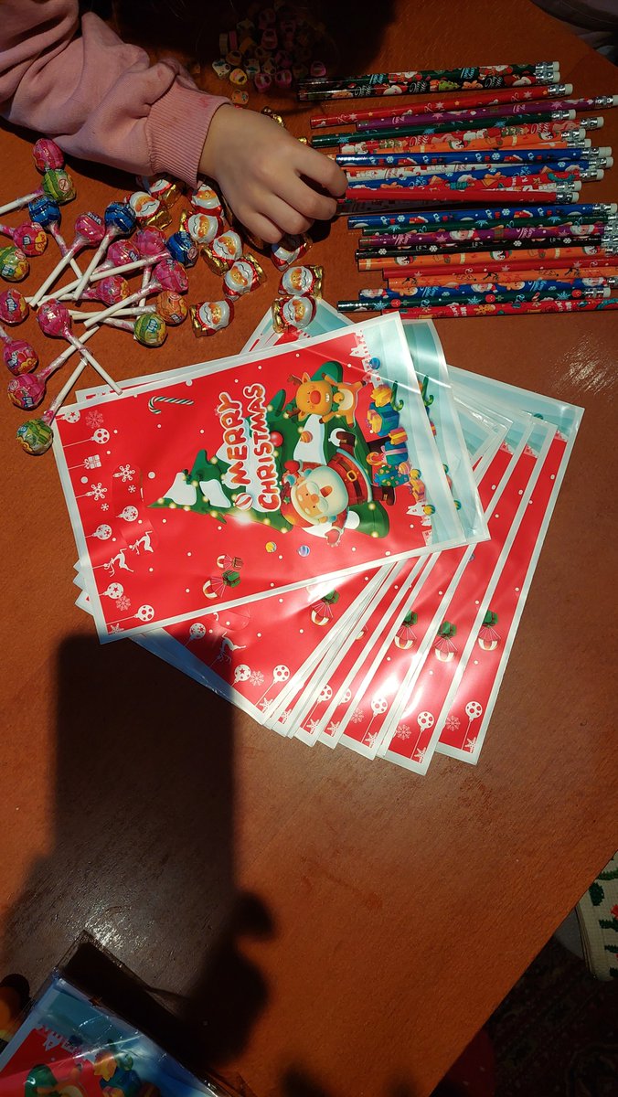 Πυρετωδεις προετοιμασιες με την καλύτερη βοηθό😀😃🙂

#γενέθλια