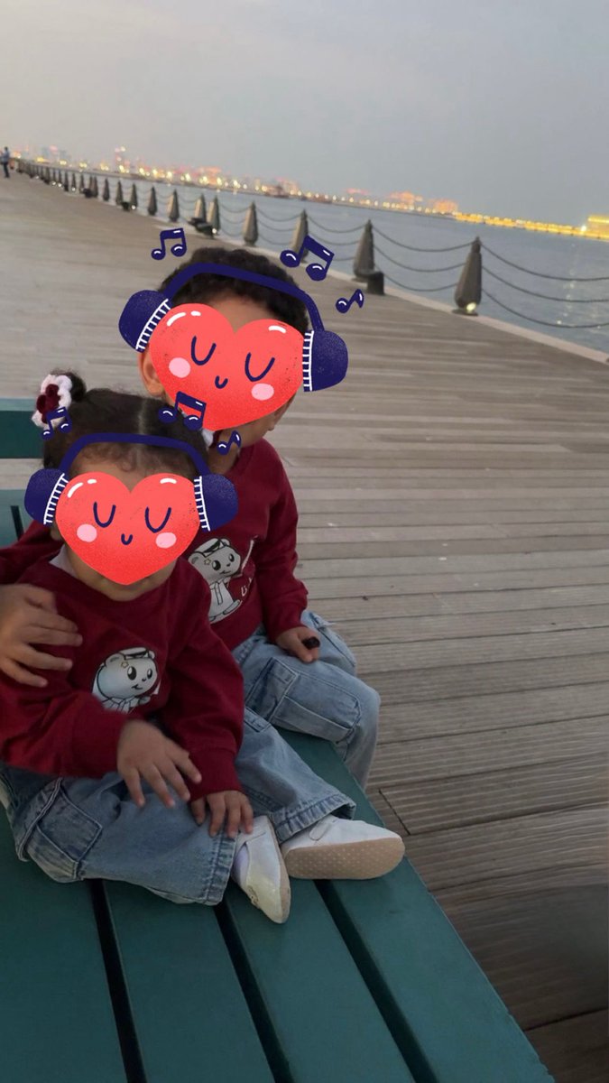 لمّا تشوف الوطن بعيون أطفالك ،، تحمد الله وتدعيه على وجوده وأمانه وأفراحه 🇶🇦❤️

 #اليوم_الوطني_القطري