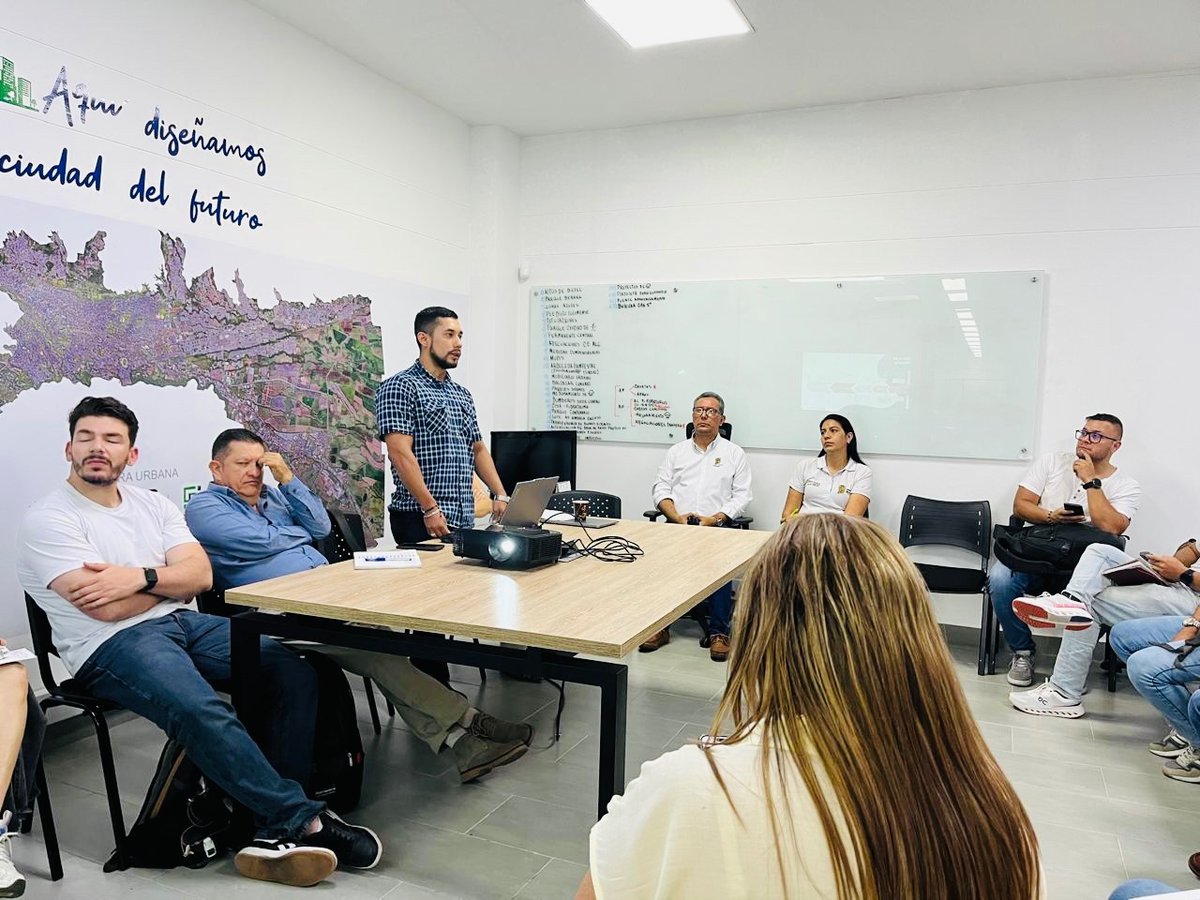 Seguimos construyendo lo que será el ‘Pueblito Tolimense’. Llegamos a la cuarta mesa de socialización con la comunidad, líderes y <a href="/PoliciaColombia/">Policía de Colombia</a>. <a href="/johanaaranda_/">Johana Aranda</a>