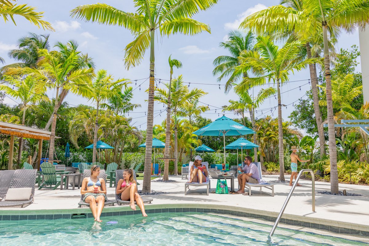 HotelCompass's tweet image. Sunny days are always in season at Compass Hotel Naples.☀️ 

Bring the family and trade winter chills for warm breezes, poolside fun, and easygoing vibes that make every moment feel like vacation. 🌴💦

Explore more at mville.io/3I2Q9bl