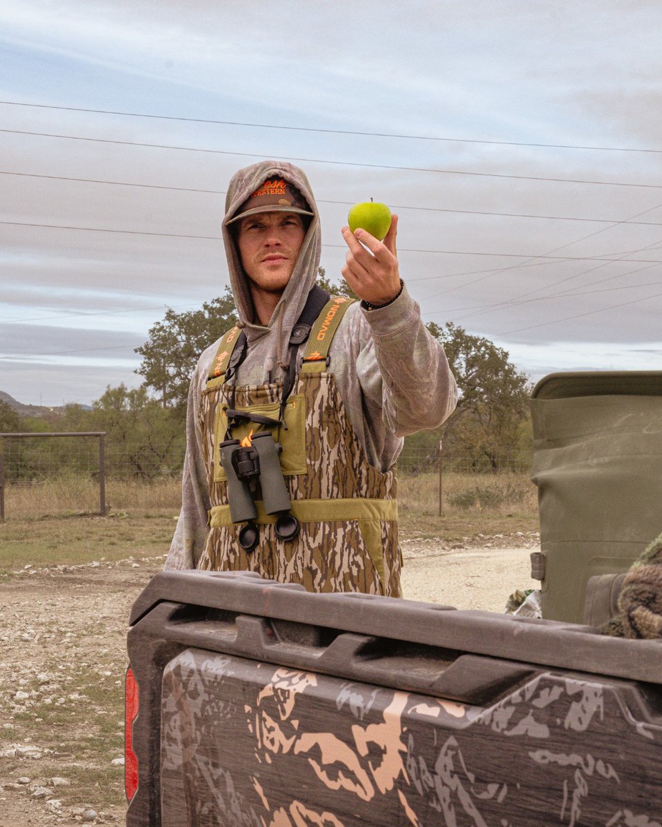 _FreshWestern's tweet image. The newest Drop 004 featuring Parker's ‘Lucky Hat’: Woodland Camo + Blaze. Don’t miss your shot. Bring it home.

📸 : @ChrisKleinmeier