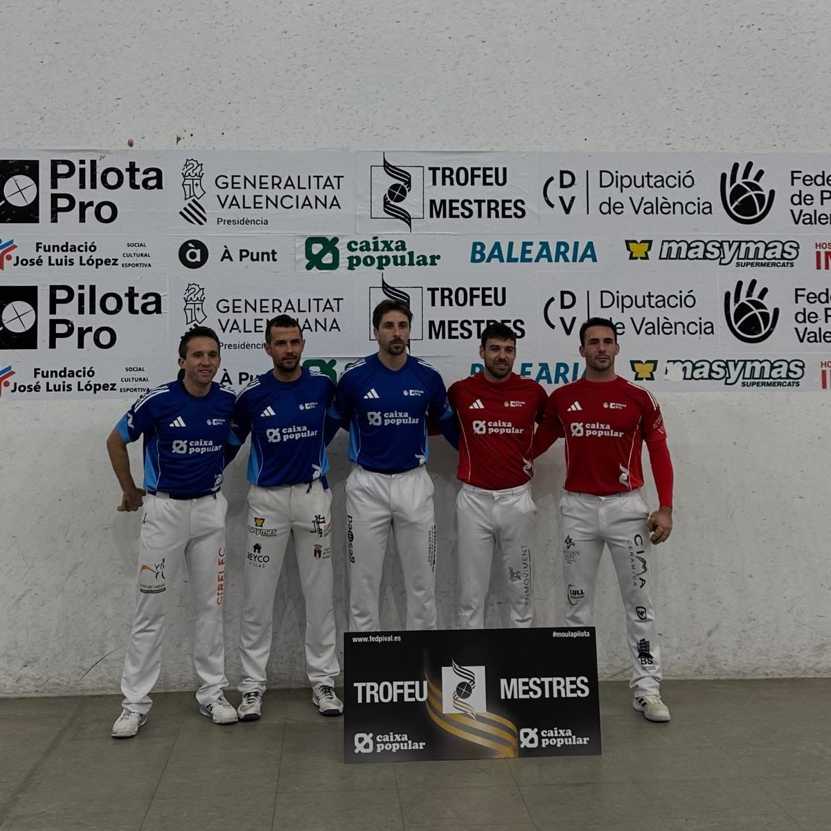 Esta vesprada a la semi del 🏆 Trofeu Mestres al <a href="/Pelayotrinquet/">Trinquet de Pelayo</a> 

6️⃣0️⃣🔴 De la Vega i Nacho
3️⃣5️⃣🔵 Puchol II, Pere i Héctor

📸 #TrinqueteR

#PUCHOLPILOTARI <a href="/Imedes/">Imedes</a> <a href="/Gesmed/">Gesmed</a> <a href="/WitsCompany/">Wits Company</a> <a href="/fedpival/">FedPilotaValenciana</a> <a href="/pilotapro/">PilotaPro</a> <a href="/FDMValencia/">FDM Deporte València</a>