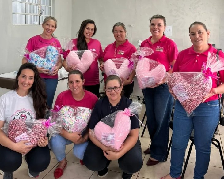 O Rotary Club de Borrazópolis, PR, doou almofadas terapêuticas a pacientes do município de Cruzmaltina. As almofadas foram confeccionadas especialmente para auxiliar mulheres que passaram por mastectomia em razão do câncer de mama ou outros problemas de saúde. #Rotary