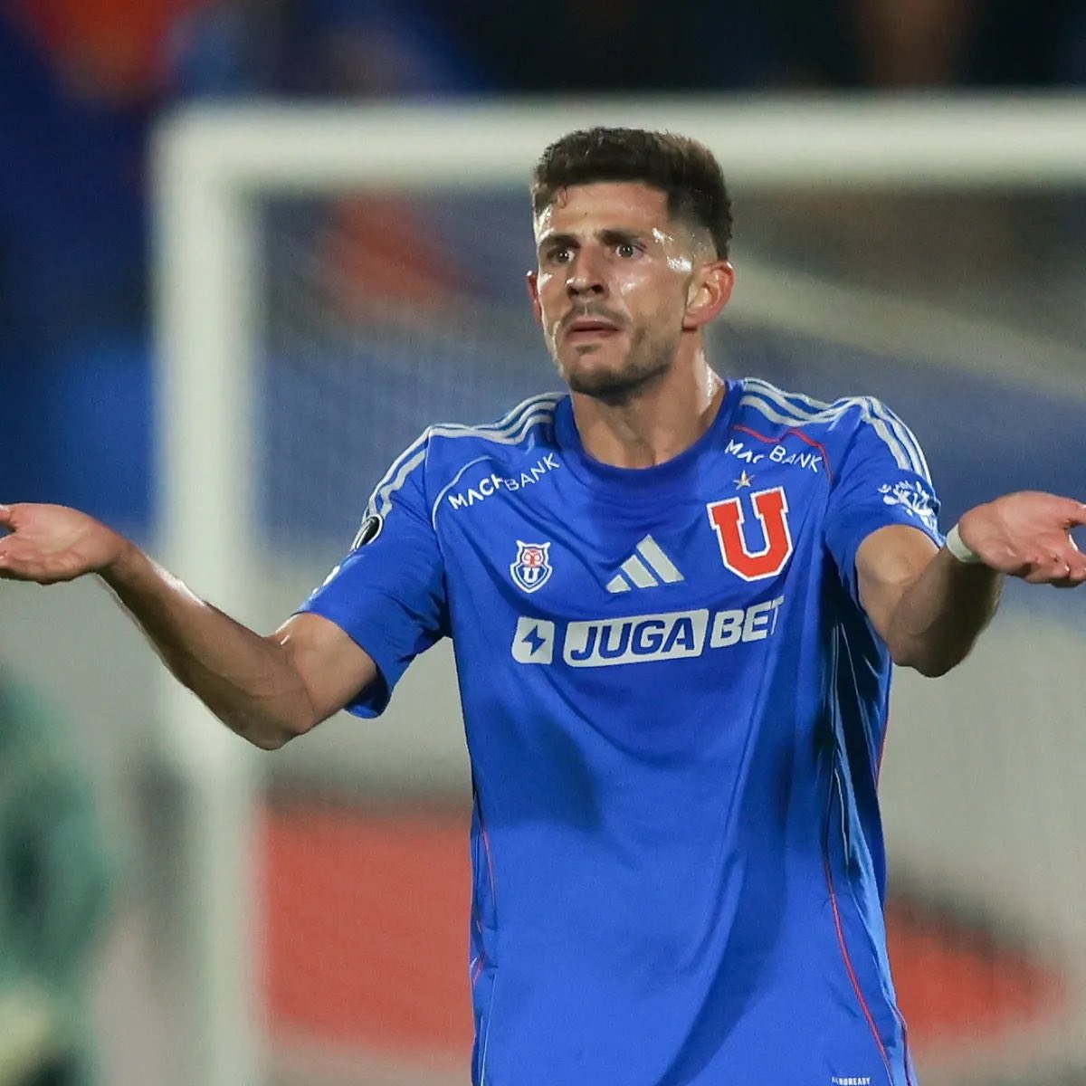 #Santos🚨| <a href="/ClubSantos/">Club Santos</a> busca un 9 con el perfil de Julio Furch y la directiva confía en Lucas Di Yoro, actual jugador de la <a href="/udechile/">Universidad de Chile</a>. Suma 27 partidos y 12 goles. 

Ojo: no es préstamo, Santos va por compra definitiva. Atentos en los próximos días.