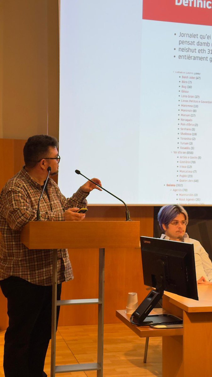academiaaranesa's tweet photo. 🗞️ Presentam eth nau mèdia Eth Jornalet, damb Zep Armentano e Ferriol Macip, que expliquen eth projècte, es objectius e eth sòn ròtle en panorama informatiu occitanocatalan

#iea #clausuracoracademic https://t.co/2GcM6QRC0O