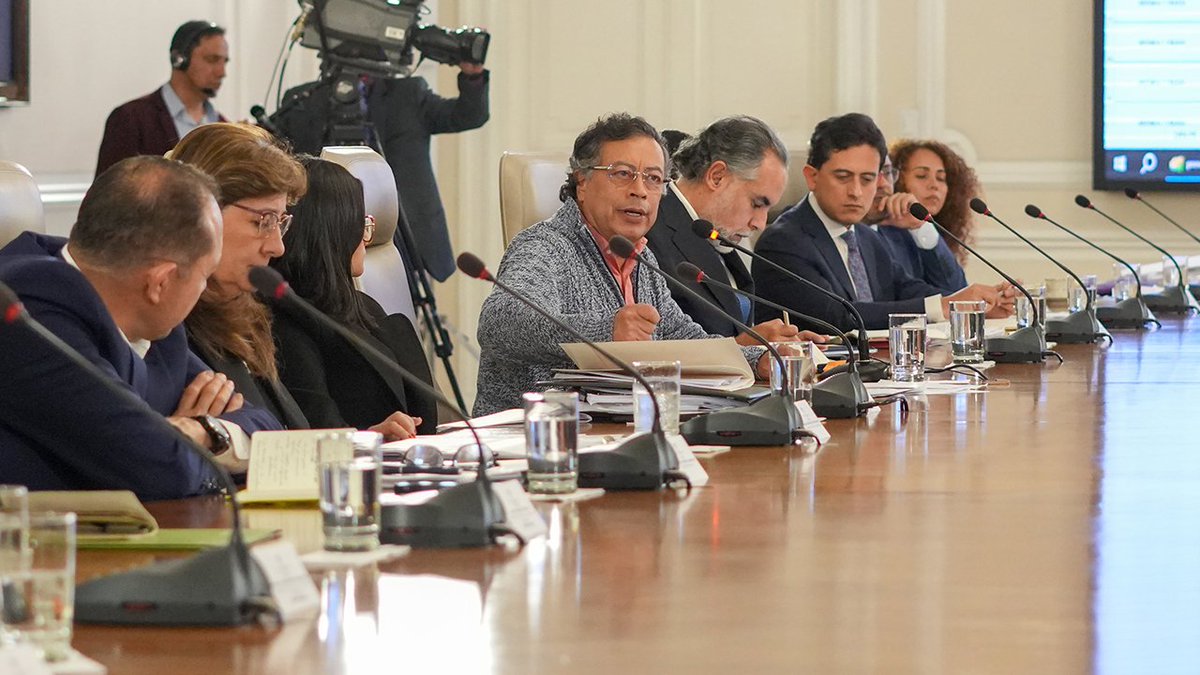 - Luis Fernando Velasco en la cárcel con prisión preventiva.

- Ricardo Bonilla en la cárcel con prisión preventiva.

- Carlos Ramón González prófugo de la justicia.

- Iván Velázquez con orden de captura en Guatemala por corrupción.

- Luz Adriana Camargo con orden de captura en