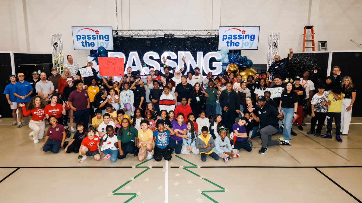 Buccaneers's tweet image. What it's all about ♥️

In addition to "Passing the Joy" @bemayfieldfdn provided gift cards for the kids to pass the joy along to others 🥹🎁

1 repost = 1 #WPMOYChallenge vote for @bakermayfield