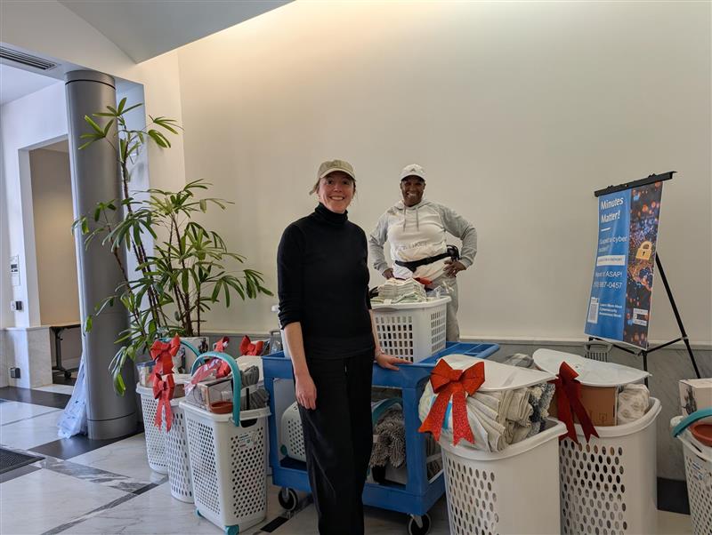 CommunitySvcs's tweet image. Big thanks to @UofCalifornia  for donating 10 baskets &amp;amp; 9 gift certs! Essentials like kitchenware, bedding &amp;amp; toiletries are helping folks starting fresh settle into housing faster.  #CommunitySupport #GivingBack #WhateverItTakes #BACS