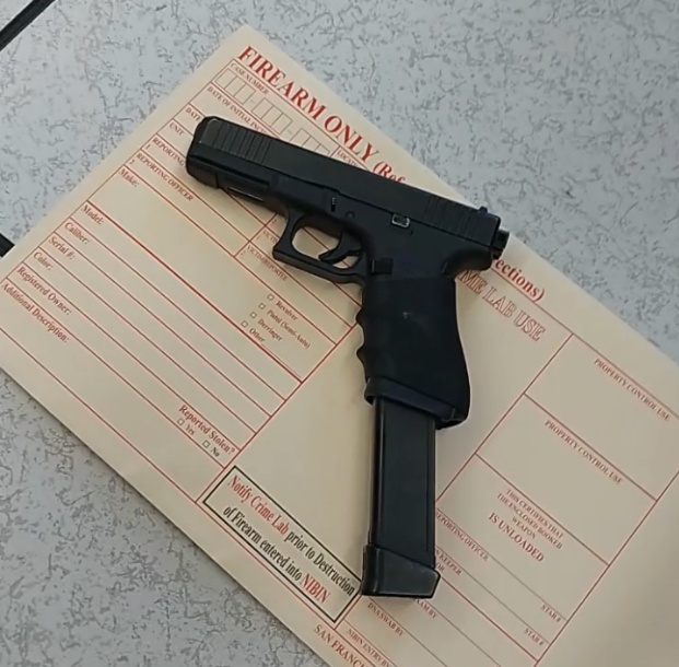 SFPD's tweet photo. PROLIFIC RETAIL THEFT CREW BUSTED: Officers arrested 6 suspects and recovered multiple illegal firearms during a months-long investigation involving at least 26 separate incidents and over $50K in stolen merchandise.

READ MORE: https://t.co/21s71pe2cH