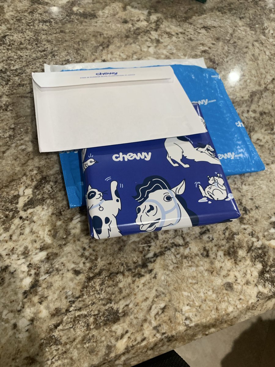 LordofdeezH's tweet photo. @Chewy not totally sure how y’all were able to pull this off but I am beyond grateful for this gift.  Truly a masterpiece even if I am biased.  Thank you https://t.co/Eaqlmadfup