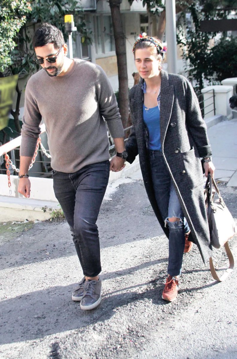 Çeşme Belediye Başkanı Lal Denizli, Çeşme’deki Swiss Otel’in sahipleri olan Dilek Holding’in yönetim kurulu başkanvekili Bilal Dilek’in arazilerinin olduğu bölgeyi imara açmış. 

- Eski sevgilisi  <a href="/laldenizlicesme/">Lâl Denizli</a>