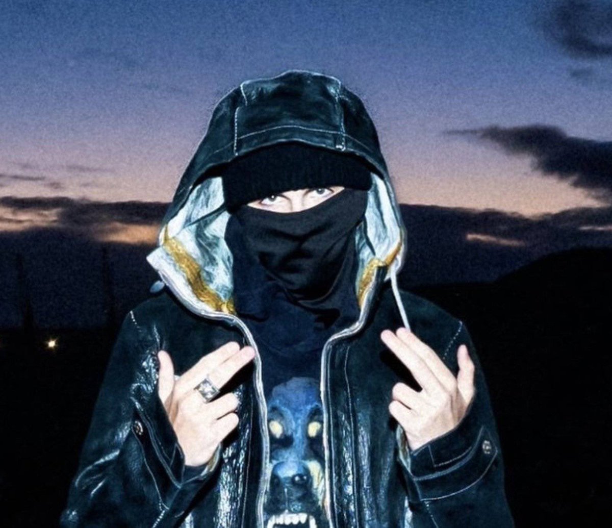 HipHopAllDay's tweet image. EsDeeKid now has the most-streamed rap song, AND the most-streamed rap album daily on Spotify:

▫️Phantom (2.04M)
▫️Rebel (8.14M)