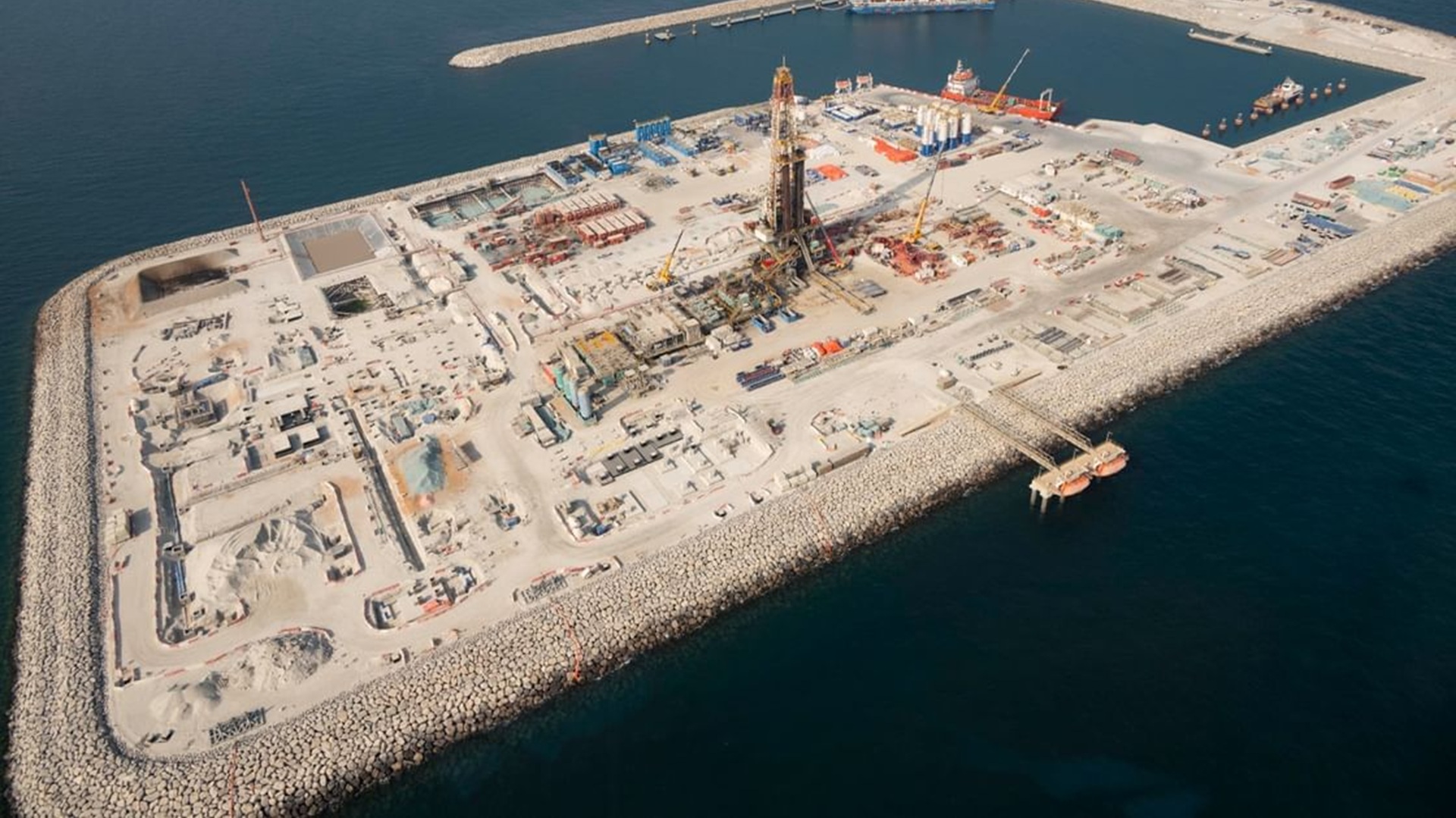 أدنوك تؤمن تمويلاً هيكلياً مهماً بـ40.4 مليار درهم لتطوير مشروعي غاز الحيل وغشا #الشارقة24 