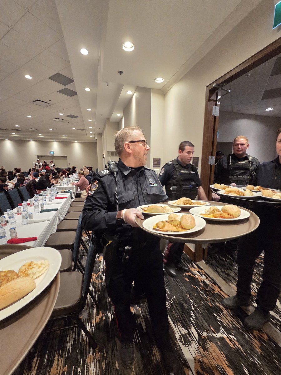 More holiday cheer today! 🎄 Members spent the lunch hour at the Doubltree hotel serving a holiday meal to kids at their annual Holiday Kids Luncheon!