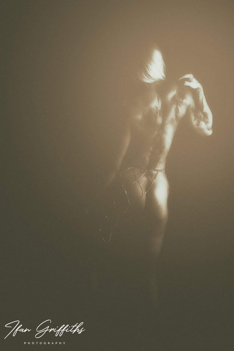 ifan_Griff_Phot's tweet photo. Beauty in strength 💪
#bodybuilding #strongwomen #beauty #artyshit #model #D750 #nikon #studioshoot #homestudio #neewerlighting https://t.co/AiLhE4C9ft