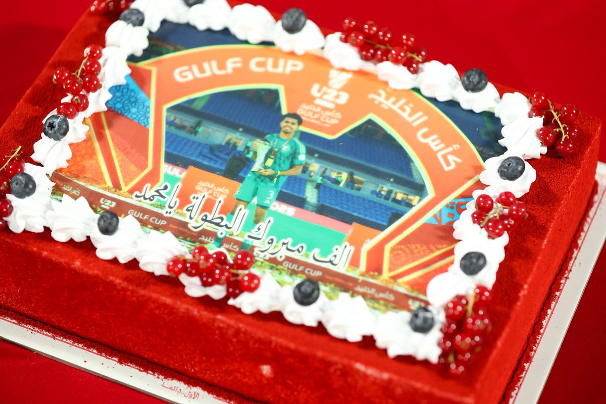 alraedclub's tweet photo. ادارة الكرة بفريق #الرائد تحتفي بنجم المنتخب السعودي الأولمبي تحت 23 عام الكابتن محمد الدوسري بعد مشاركته بتحقيق لقب كأس الخليج مع #المنتخب_السعودي
 💚🇸🇦 https://t.co/b3GjWKl6Uh