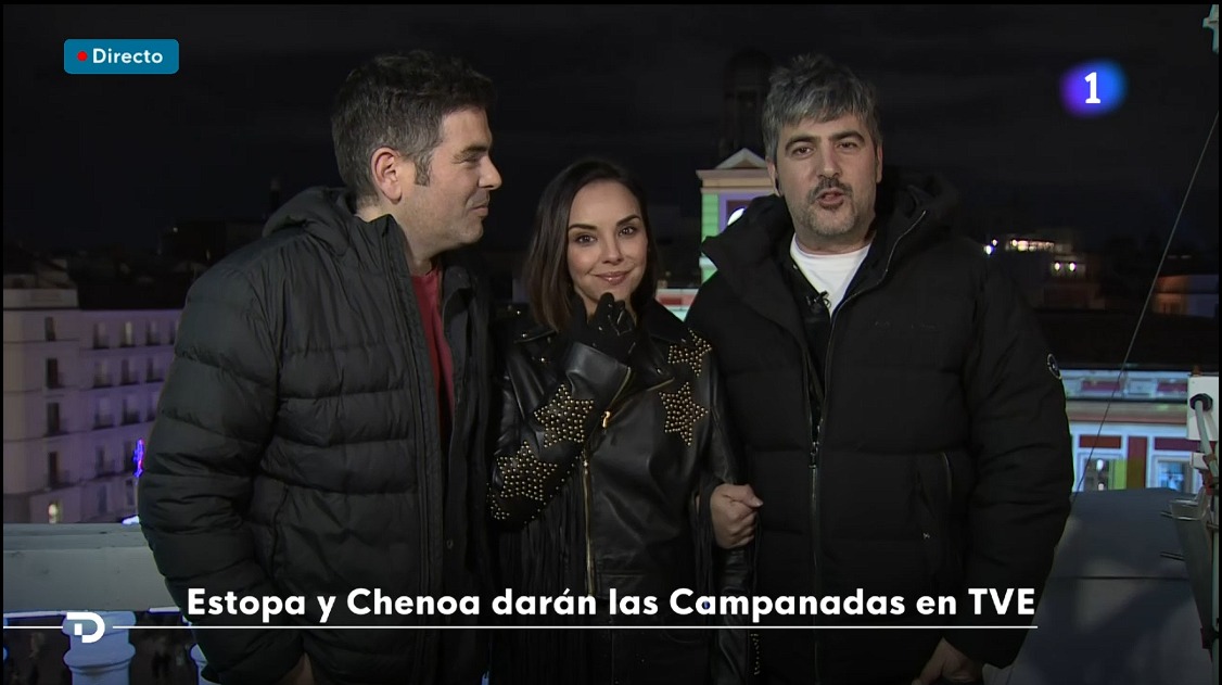 Este año <a href="/Chenoa/">Chenoa</a> y <a href="/estopaoficial/">Estopa</a> darán las campanadas en RTVE. Ya tenemos su primera imagen desde la Puerta del Sol😍😍