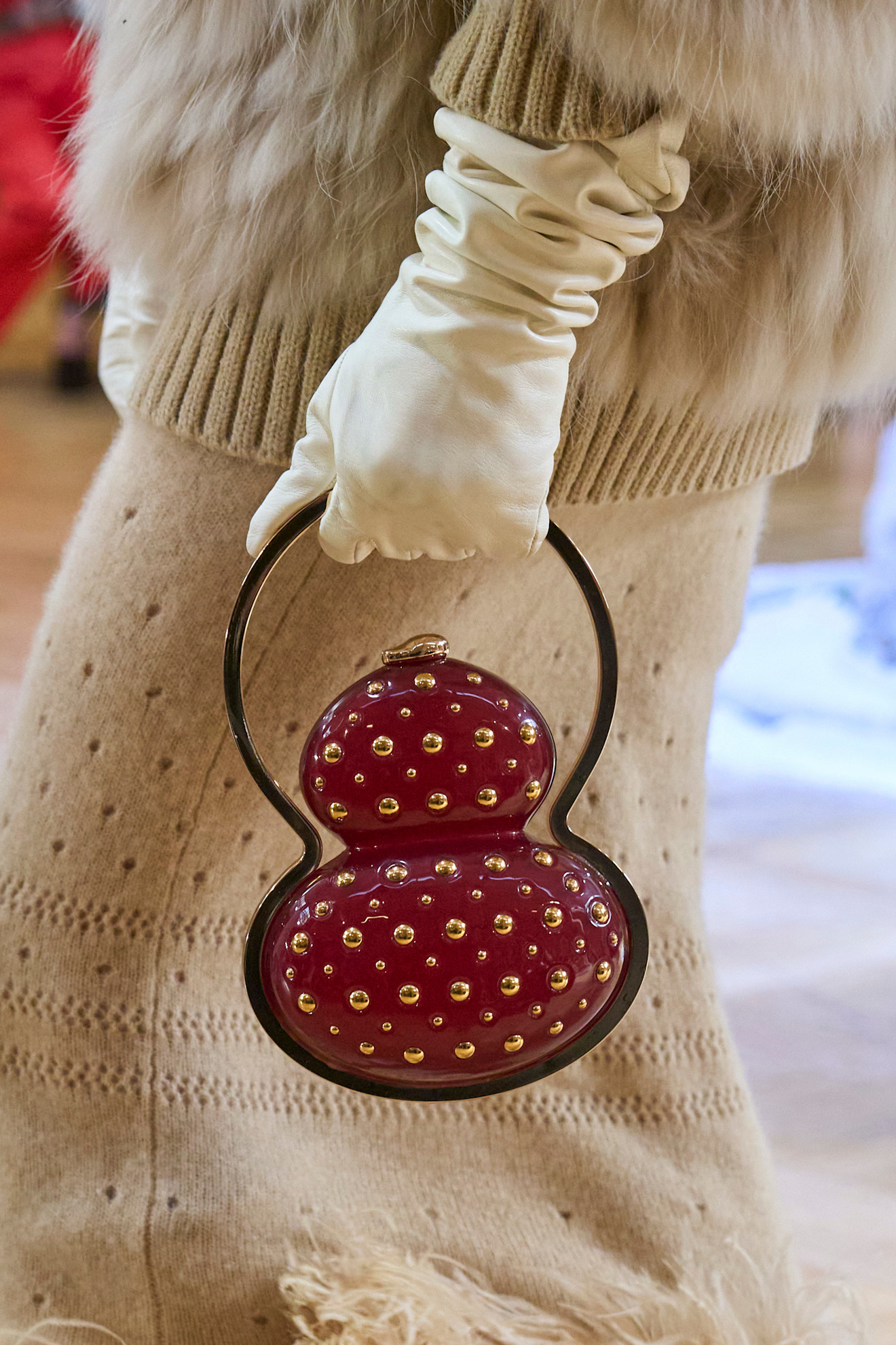 إذا كنتِ من محبي الإطلالات الجريئة.. إليكِ حقائب بتصاميم مبتكرة تحوّل الأكسسوارات إلى عنصر لافت في إطلالتك. اكتشفيها وشاركينا: أي تصميم لفت نظركِ؟ #موضة 