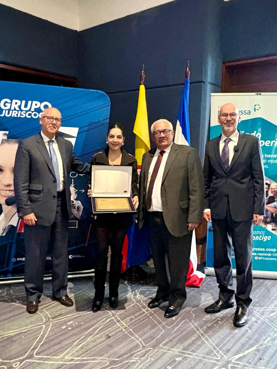 FOGACOOP acompañando un momento que marca futuro 🤝✨
Con gran satisfacción, desde FOGACOOP estuvimos presentes hoy en un evento que representa un verdadero hito para el sector cooperativo. Se anunció la transformación de la Cooperativa Multiactiva Juriscoop en Cooperativa