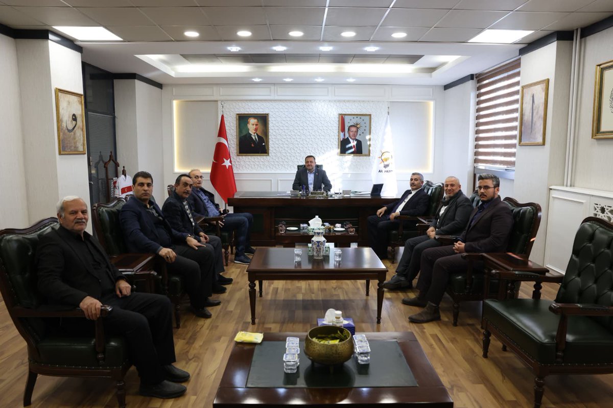 Büyükşehir Belediye ve Şahinbey Belediye Meclis Üyelerimizi, teşkilat mensuplarımızı ve kıymetli hemşehrilerimizi İl Başkanlığımızda ağırladık.

Birlik ve beraberlik içinde yürüttüğümüz istişarelerin hayırlara vesile olmasını diliyorum. 

Nazik ziyaretleri için teşekkür ediyorum.