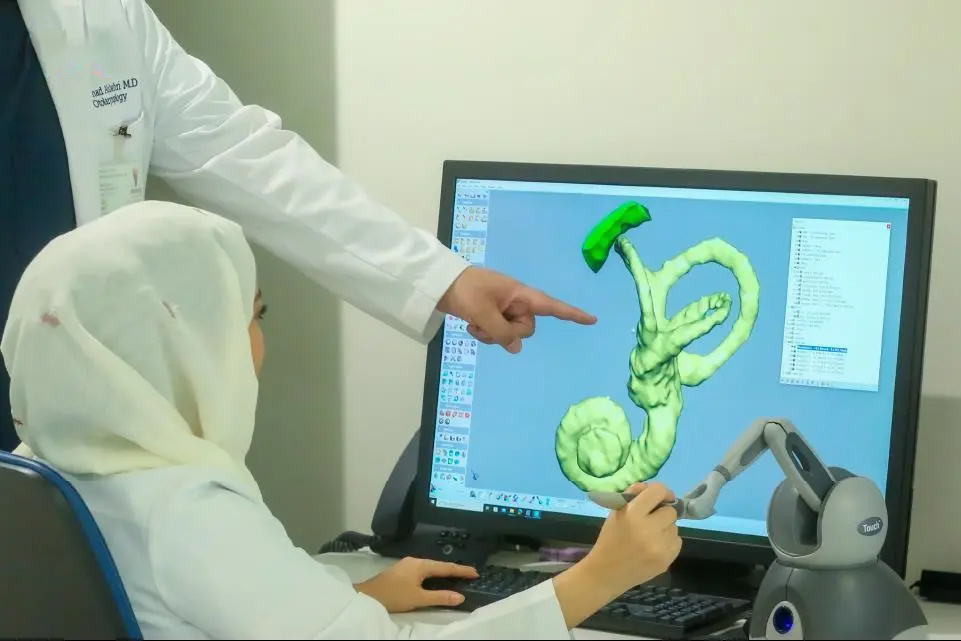 إنجاز طبي سعودي يعيد الاتزان لمرضى الأذن الداخلية #معكم_باللحظة 