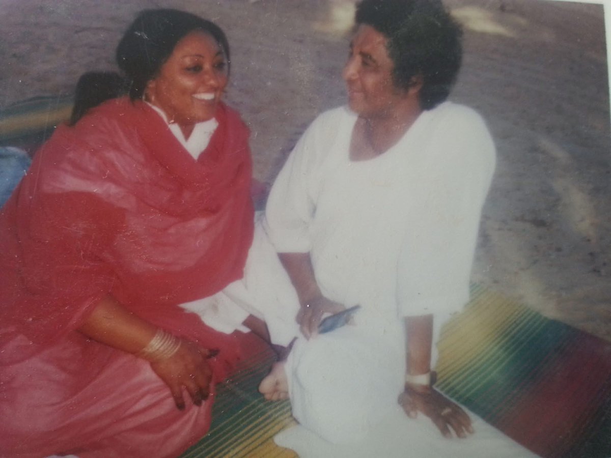 " أحبَّك…!
لا الزمن حوّلْنى عن حُبّك
 ولا الحسرَهْ..
وخوفي عليكَ يمْنَعْني 
وطول الإلفَهْ والعُشْرَهْ
وشوقي الليك طوَّل
 لسّه معاي و لي بُكْرَهْ "

-محمد وردي و زوجته علويه رشيدي رحمة الله عليهم