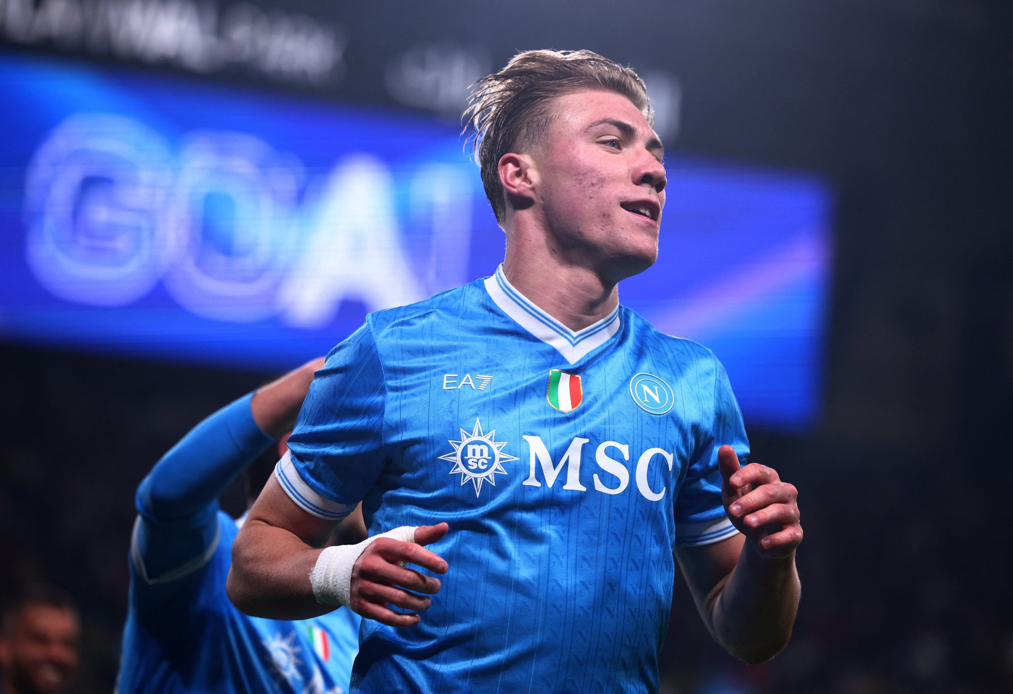 احتفال لاعبي نابولي بالثنائية #ميلان_نابولي 