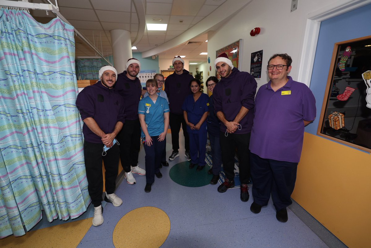 jmcginn7's tweet image. So important to give our time and realise that there are things much more important than football especially at this time of year. @Bham_Childrens and @AcornsHospice are two special places with great staff and inspirational patients 💜