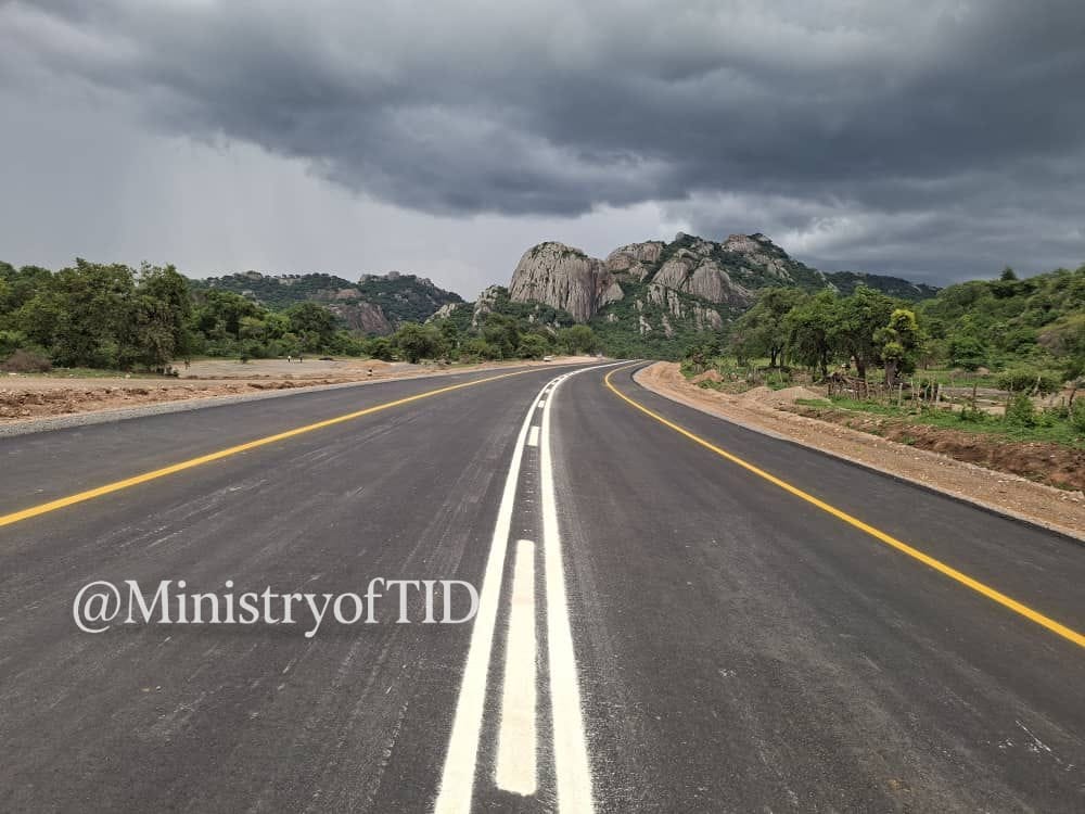 Harare Masvingo Beitbridge Road Rehabilitation and Upgrading Project ,progress as of 18 December 2025 

Opened to traffic today,1.5km of 4 lanes (Ngundu) and 1.5km of 2 lanes (Runde Shopping Centre) 

1. Bitumen World …130.3km  

2. ⁠Fossil Contracting  …122.6km 

3. ⁠Masimba