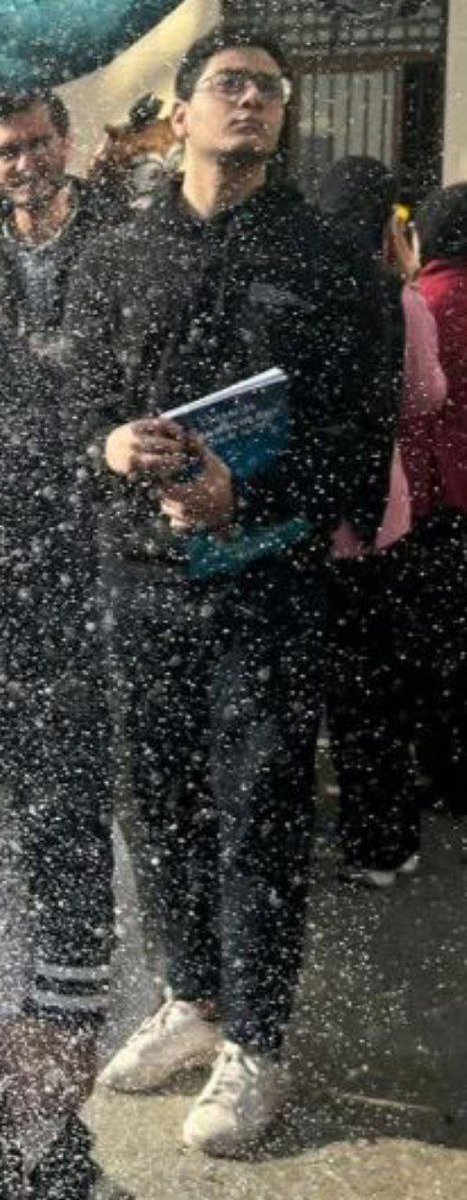 ابوك ماسك اخواتك ضرب عشان خلصوا علبة الجبنه
انت رايح تقول لابوك عايز 500 جنيه عشان الهودي 😊💔

<a href="/MhmdKha48801568/">Mhmd Khaled</a>