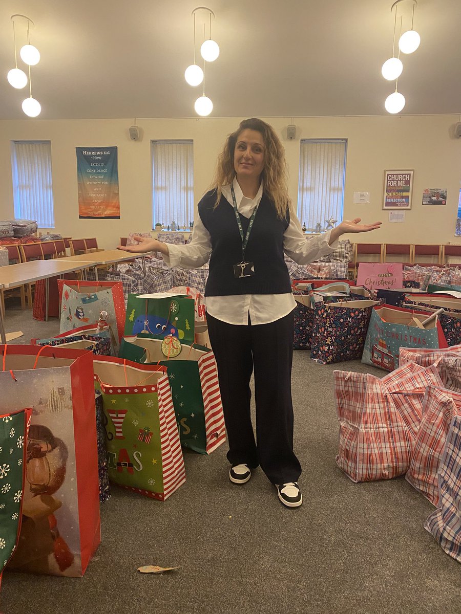 Thank you to Dawn and her wonderful team at Edmonton Salvation Army. Thanks to you, some very happy families are again experiencing joy this week! This is what Christmas is all about 👏