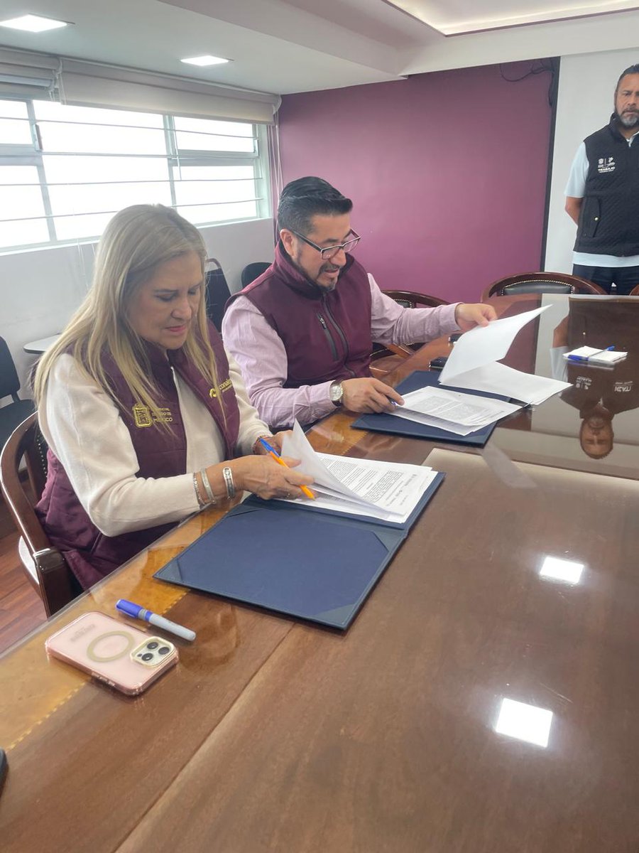 Conalep_Edomex's tweet photo. Nuestra Dir.ª General, la Dra. Rocío Serrano, encabezó la firma de convenio con el @ICATIedomex_, fortaleciendo alianzas que impulsan la formación, capacitación y el desarrollo de habilidades en beneficio de nuestra comunidad educativa.

#ApasionadamenteCONALEP #ElPoderDeServir https://t.co/yd9xNuXhgv