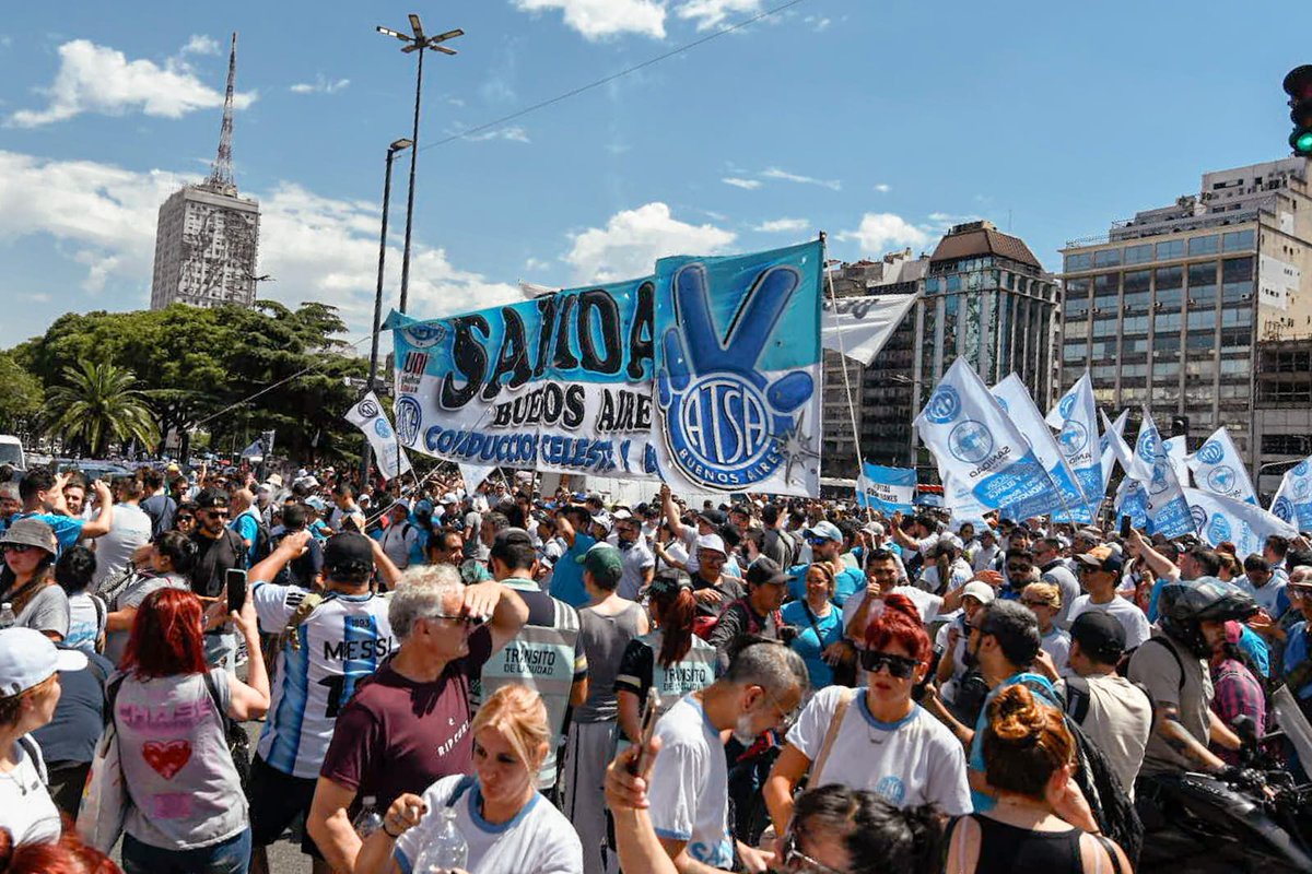 cybsanidad's tweet photo. 🤍 Hoy marchamos hacia Plaza de Mayo, convocados por la #CGT, para decir #NoALaReformaLaboral y defender nuestros derechos. https://t.co/WN79IDI7DF