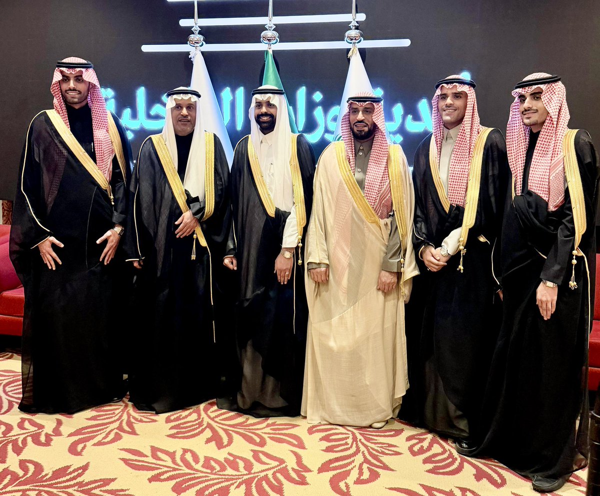 fahad_aldous's tweet photo. أبارك للصديق الغالي الكاتب الصحفي الرياضي في الزميلة " الجزيرة"  أ. عبد الواحد بن عبد الله المشيقح بمناسبة زواج نجله الاكبر الشاب " يزيد " من كريمة الدكتور محمد بن سليمان المشيقح مساء اليوم بنادي ضباط قوى الامن بحضور عدد من الوجهاء  والمعارف من الاصدقاء  واقارب العروسين  . 
💐 بارك الله لهما .. وبارك عليهما  وجمع بينهما في خير  و رزقهما الذرية الصالحه .
#فراح_المشيقح @almshyqh 
 #يزيد_المشيقح #الرياض