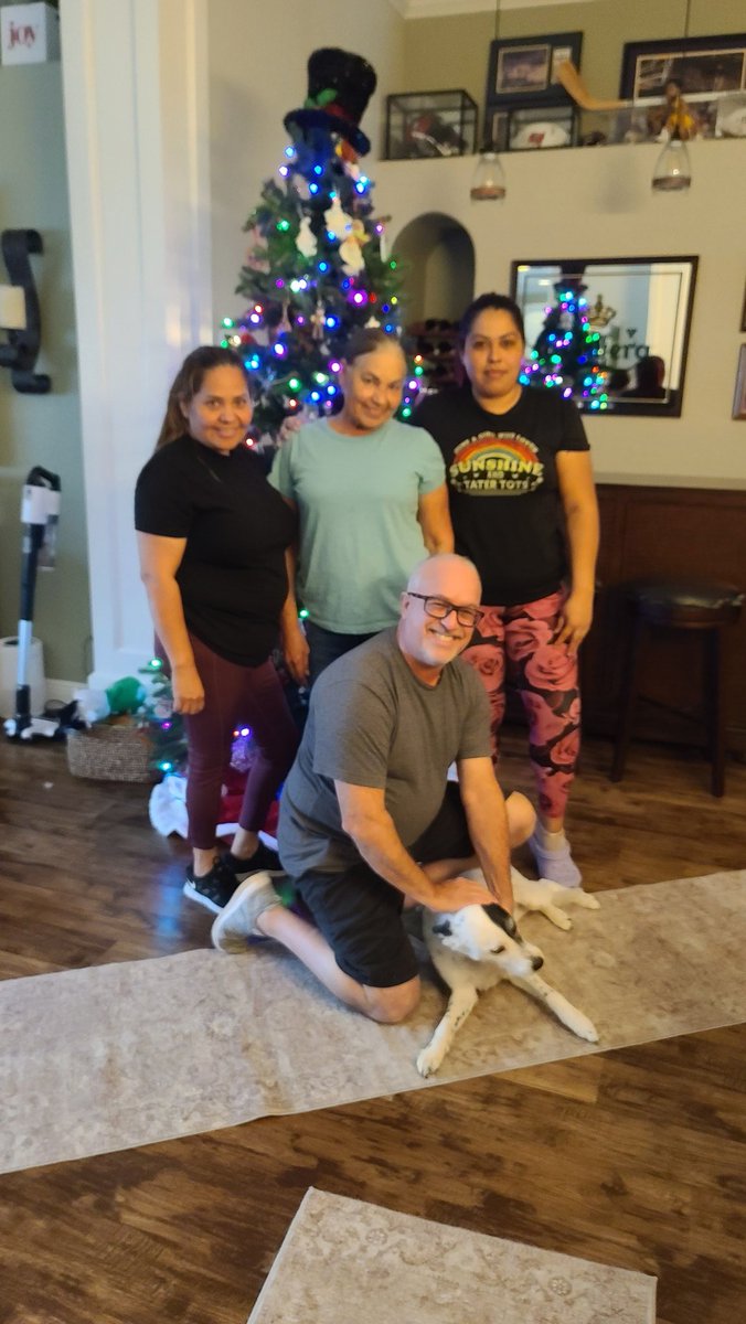 dser9615's tweet photo. Feliz Navidad 🎄 
SERRANO CLEANING CREW 2025 https://t.co/OPRMseMnwp