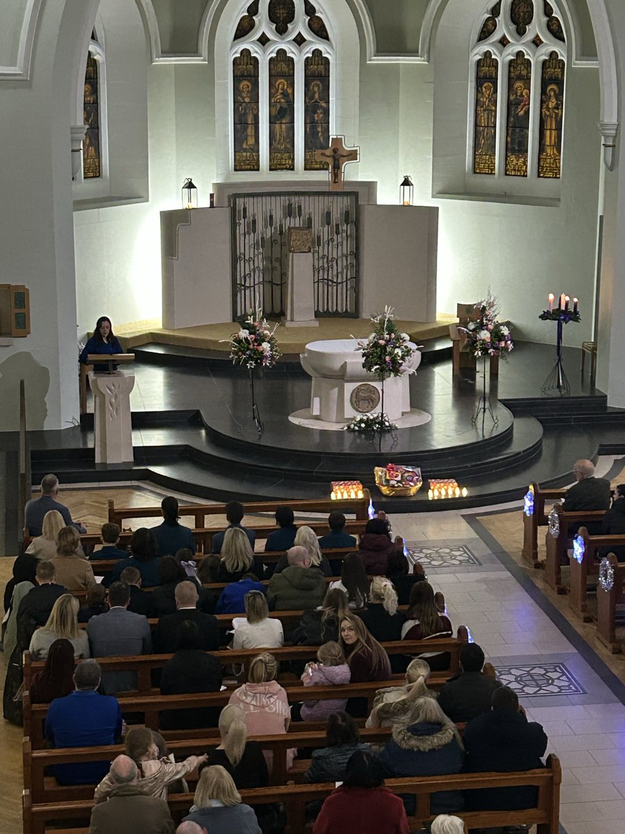 Thanks to our school community of pupils, parents, staff and families who joined in the wonderful Carol service at St Teresa’s this evening. Our outstanding choir excelled themselves under the direction of Mr Quinn and Ms McConville. Well done to all involved👏👏💕🎶🎵🎄🎅🙏