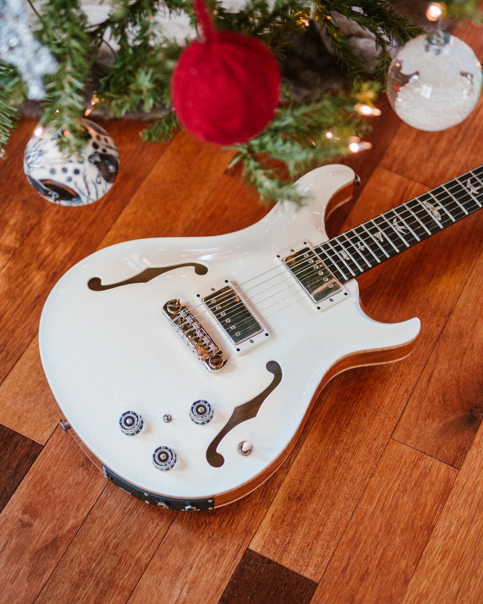 prsguitars's tweet image. From everyone here at PRS, we wish you a merry and bright holiday! 🎄