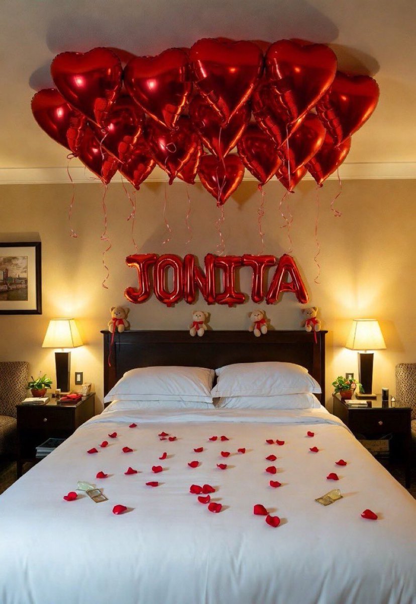 ma quanto fu madre shaila gatta l’anno scorso che scappò via appena finita la finale e costrinse soniuccia a smontare la S scritta con i petali di rose