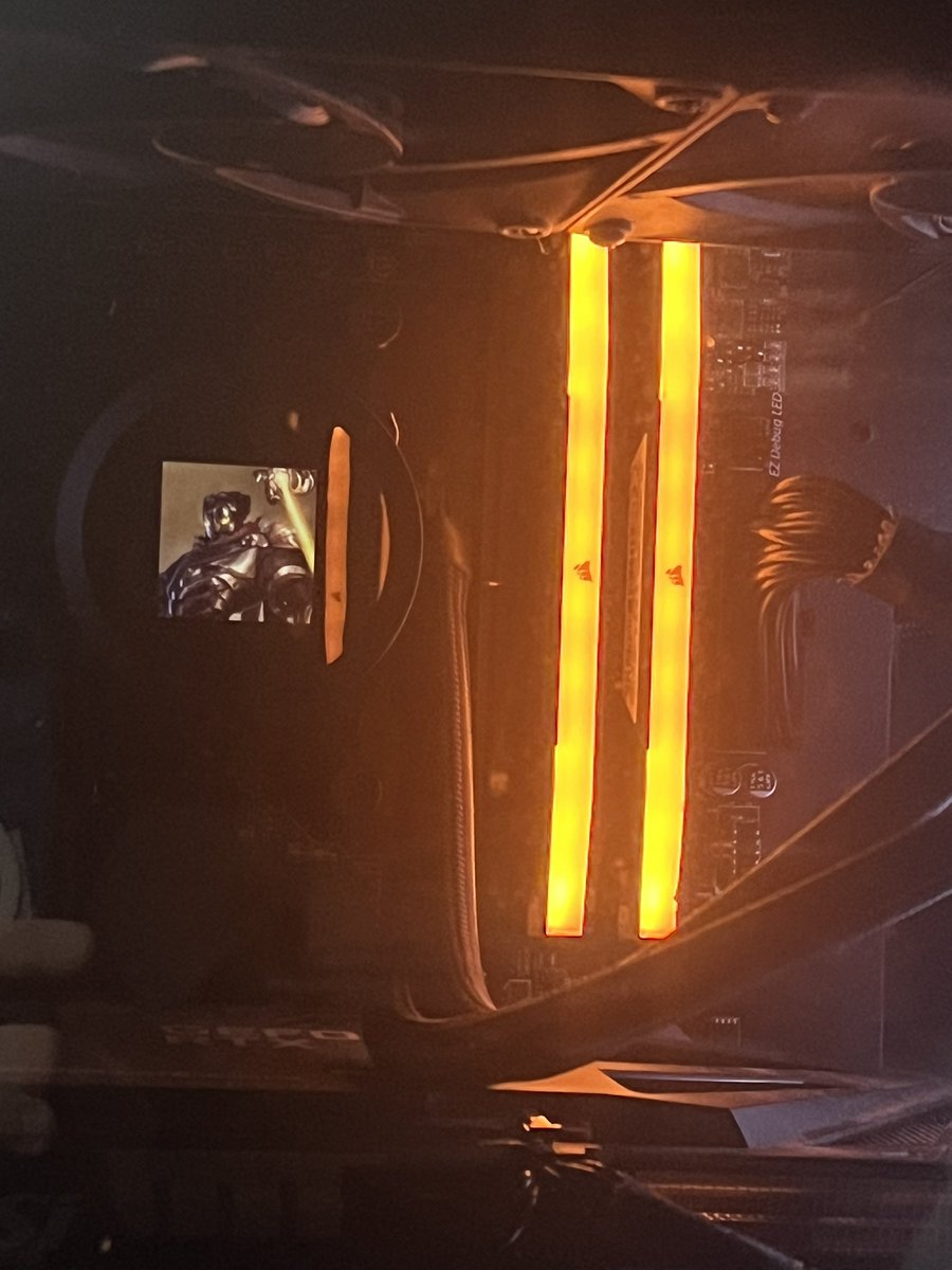 shadysalmons's tweet image. get trapped in my pc idiot 🫵🏻🫵🏻🫵🏻