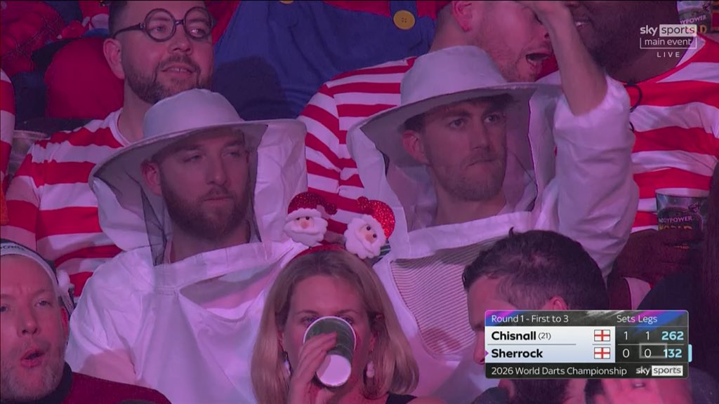 Superb effort from these two 😂🐝