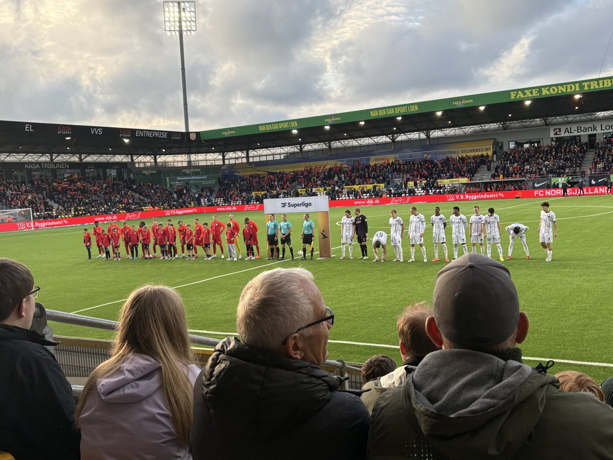 morrishsv's tweet image. 2025 nach Himmelsrichtungen

Nord: 🇩🇰 Right To Dream Park Nordsjælland
Ost: 🇩🇪 Olympiastadion Berlin
Süd: 🇨🇭 Letzigrund Zürich
West: 🇩🇪 Merkur Spiel Arena Düsseldorf