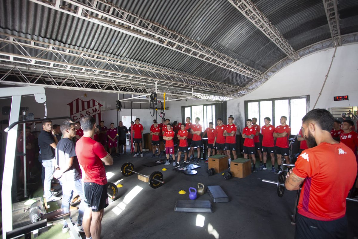 🔴⚪️ #PrimeraNacional

Esta mañana, el Director Técnico, Andrés Yllana, fue presentado ante el plantel ciruja. 
El acto contó con la presencia del presidente de la institución, Oscar Mirkin; el vicepresidente 1°, Rafael Ponce de León; los vocales Gerónimo García Mirkin y Franco
